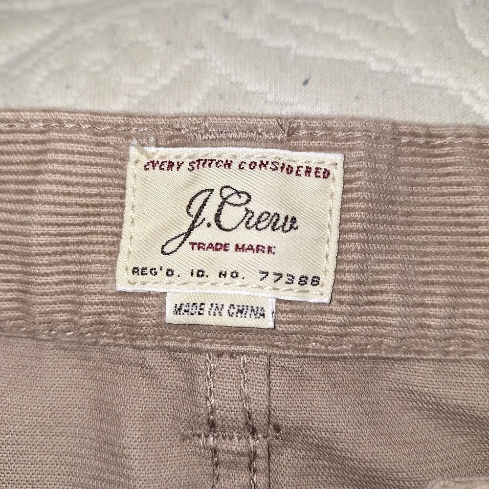 A bundle of 2 pairs of mens pants in a size 31x32. J.Crew corduroy, Levis denim